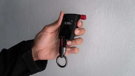 Andatech GT fuel cell breathalyser in hand