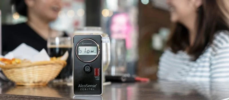 Andatech AlcoSense Stealth personal breathalyser in a bar 
